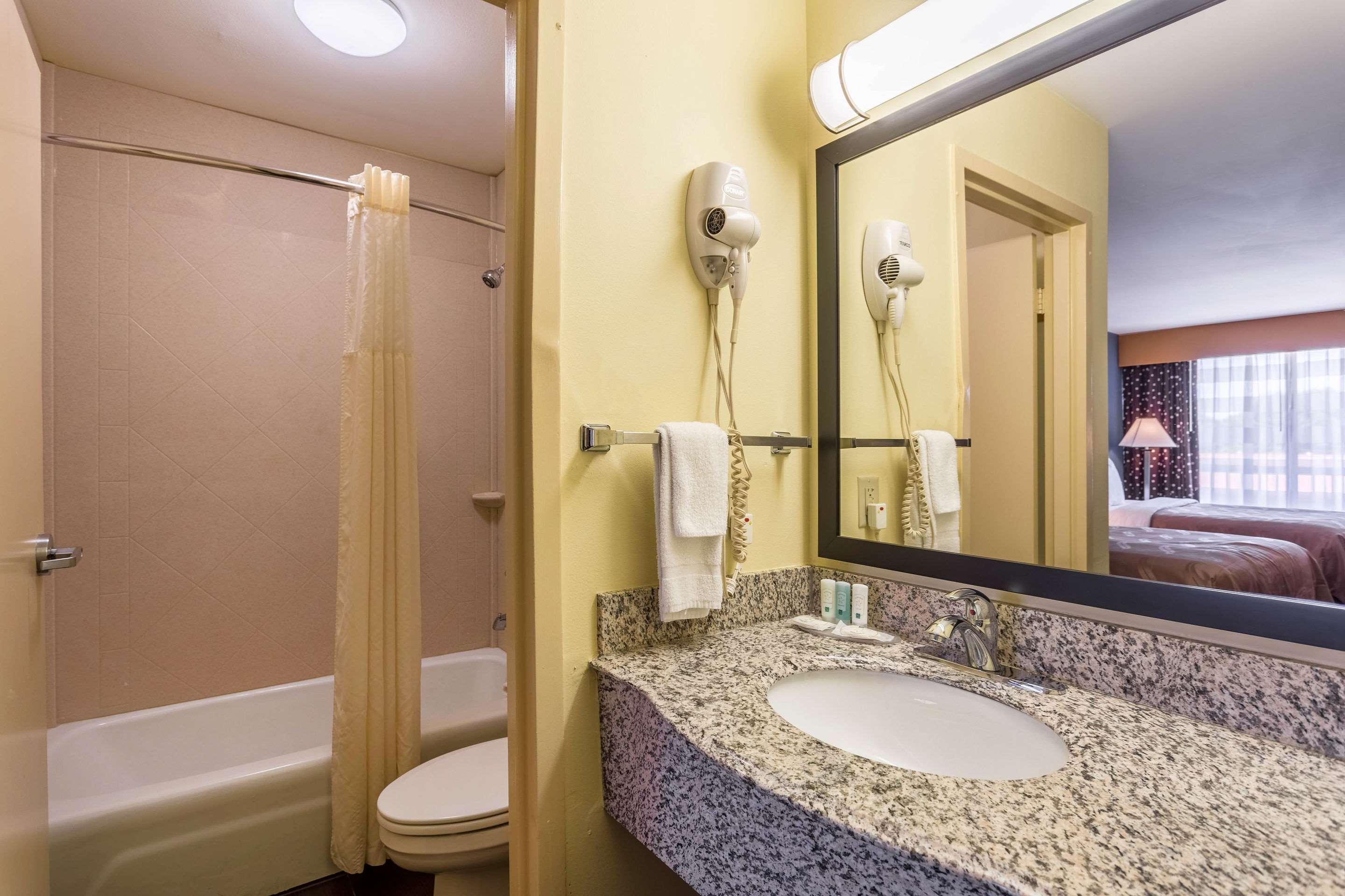 Quality & Baton Rouge West - Hotel 2*