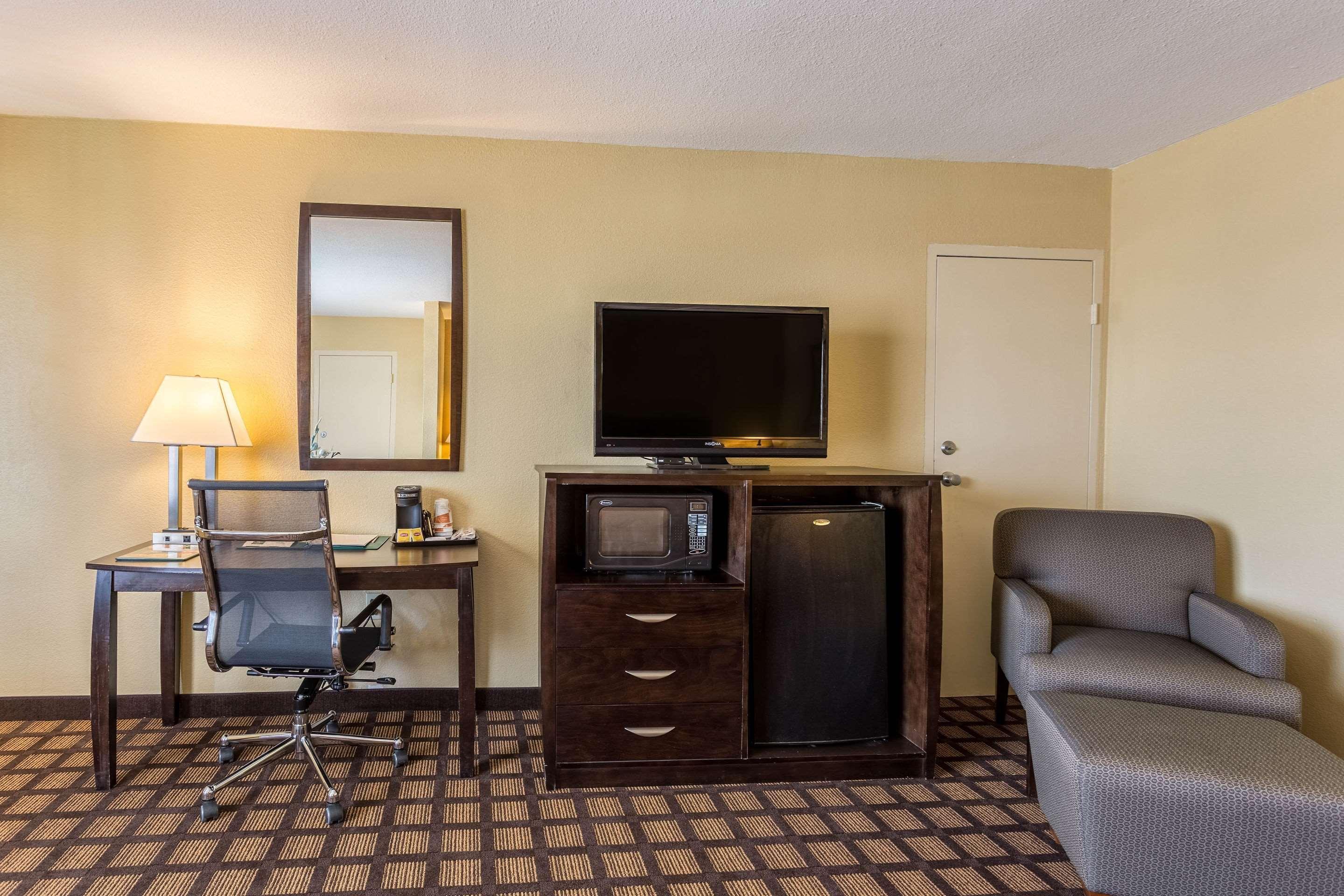 Quality & Baton Rouge West - 2*