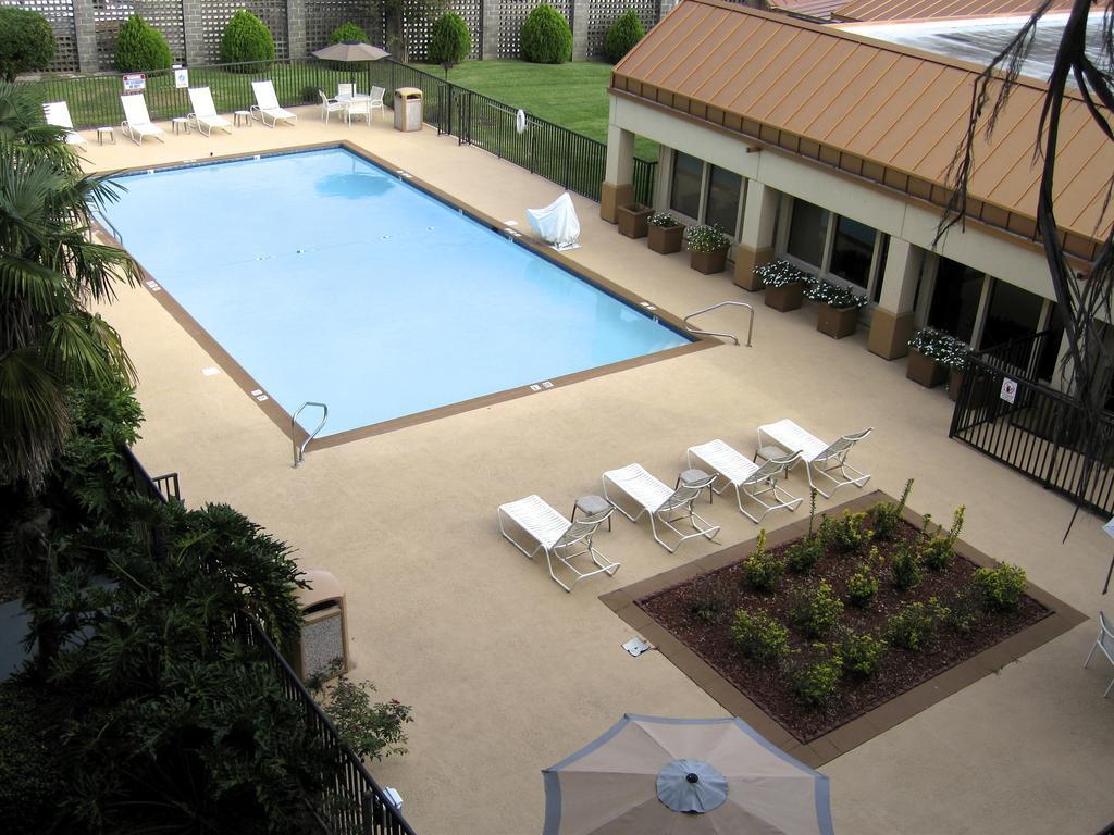 Quality & Baton Rouge West - 2*