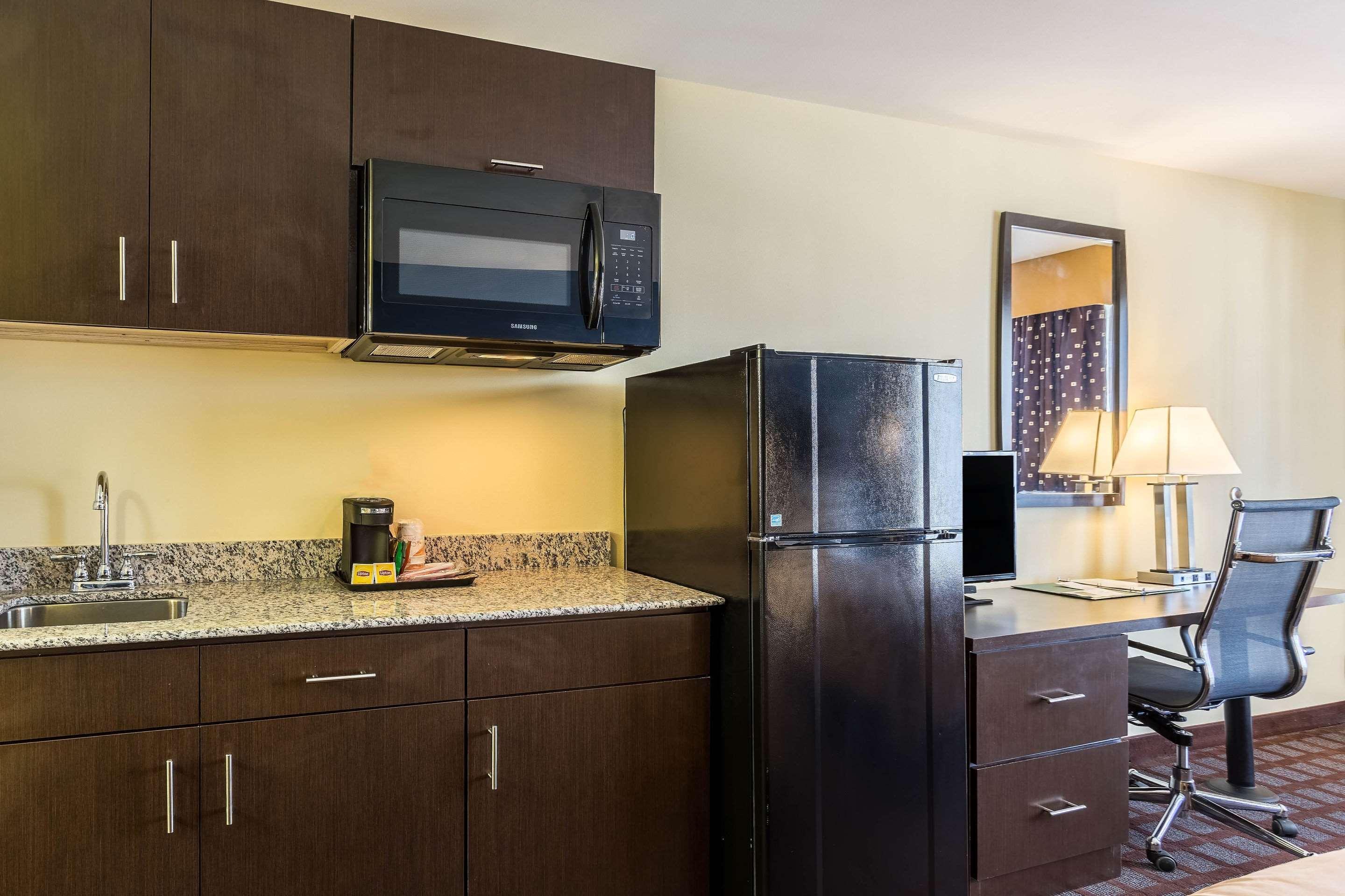 Quality & Baton Rouge West - Hotel 2*
